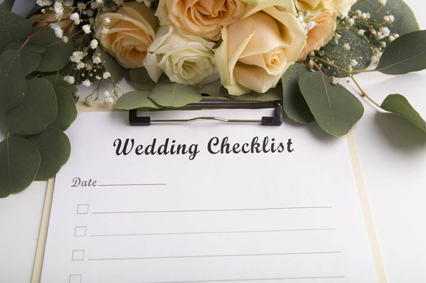 Hochzeits-Checkliste mit Leerzeichen für Text und Rosen - Foto, Bild