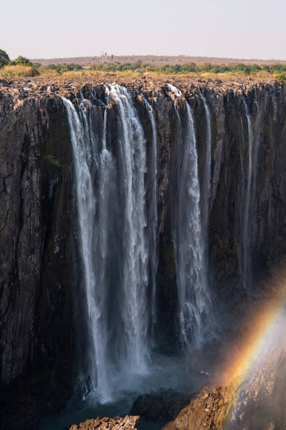Victoria Falls y Garganta con Arco Iris
 - Foto, imagen