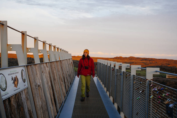 Woman traveling Iceland. In famous bridge between continents - Zdjęcie, obraz