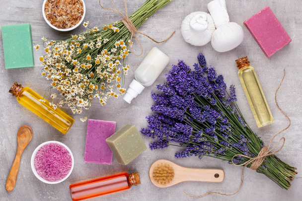 Grooming products and fresh lavender bouquet on white wooden tab - Foto, Imagem