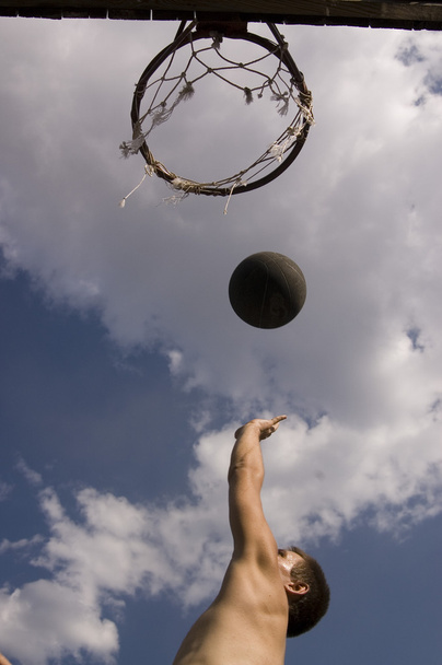 Teenager plays basketball - Фото, зображення