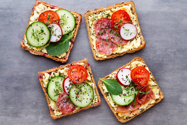 Sandwiches with cream cheese, vegetables and salami. - Valokuva, kuva