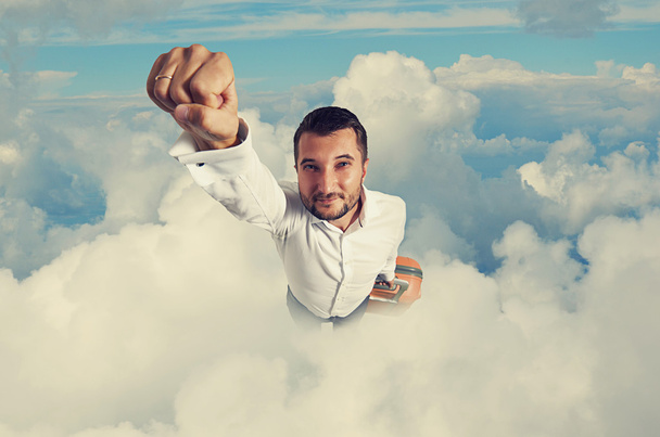 muž letí mraky雲の切れ間から飛ぶ男 - 写真・画像