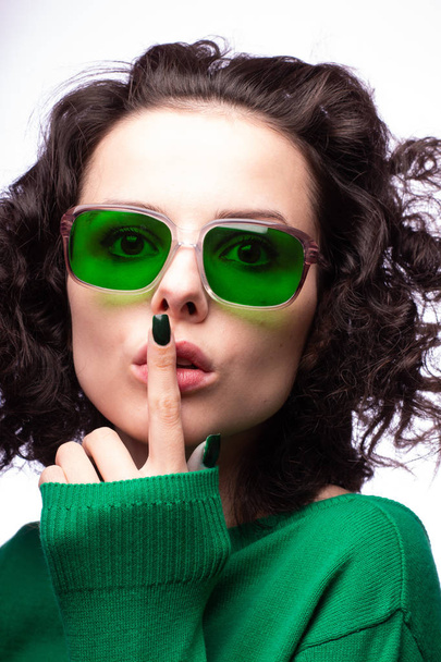 beautiful girl in green glasses and green sweater - Foto, Imagem