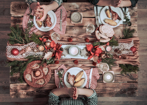 Flat-lay of friends hands eating and drinking together. Top view of people having party, gathering, celebrating together at wooden rustic table - Φωτογραφία, εικόνα