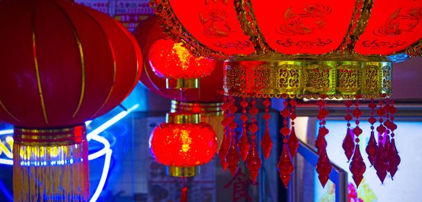 Chińskie latarnie w Chinatown. Czerwone tradycyjne latarnie w Chinach - Zdjęcie, obraz