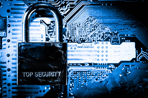 Abstract, close-up van Lock on Mainboard Elektronische computer achtergrond. (beste internet top veiligheid) - Foto, afbeelding