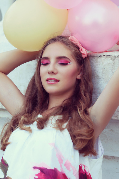 Happy young woman with colorful balloons, outdoor - Foto, afbeelding