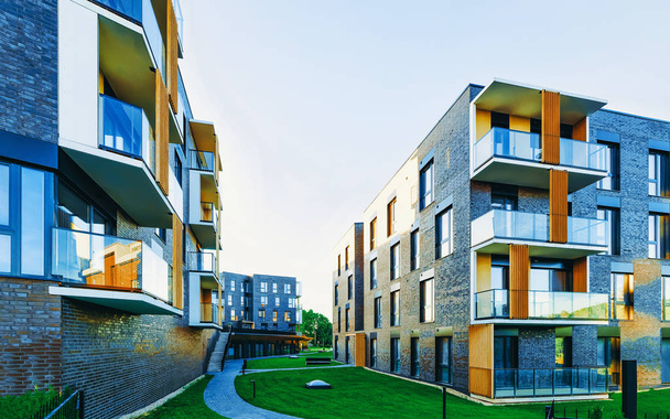 Современный жилой комплекс с удобствами на открытом воздухе
 - Фото, изображение