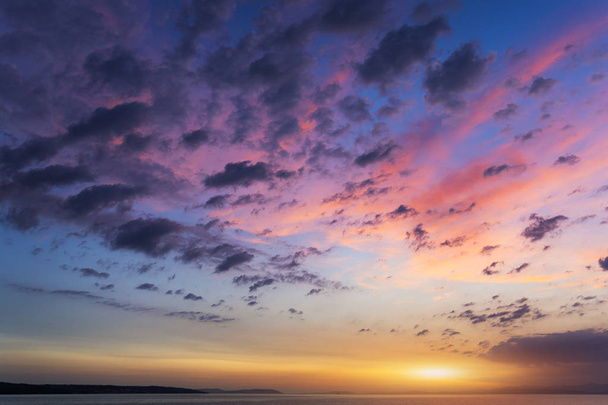 Beautiful sunset or sunrise above the sea. Tropical sunset or su - Photo, Image