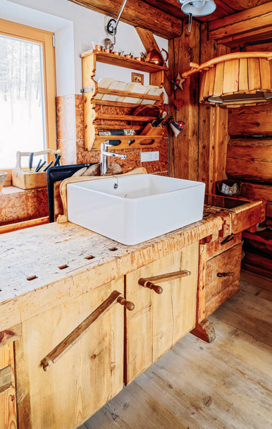 Сучасний дизайн домашньої дерев'яної кухні Інтер'єр з раковиною
 - Фото, зображення