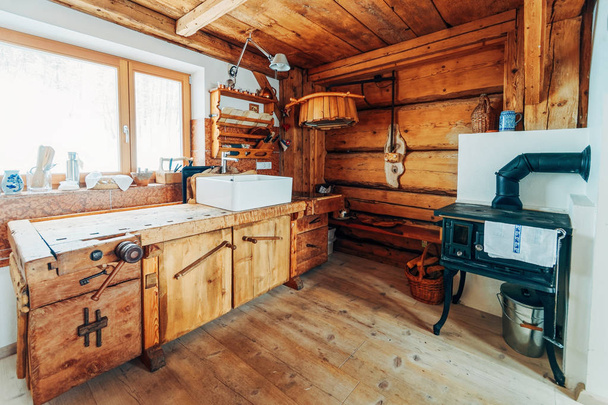 Diseño moderno de la cocina de madera del hogar Fregadero interior horno
 - Foto, Imagen