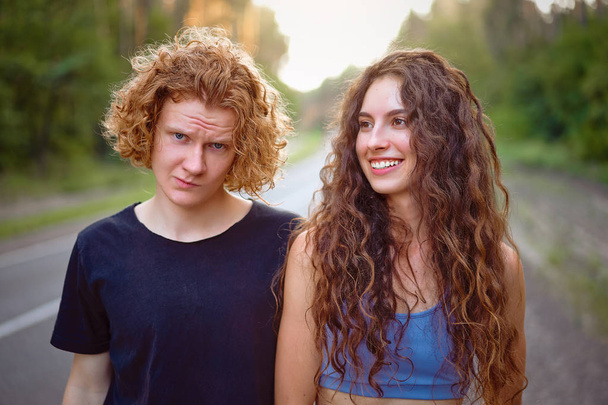 Curly-haired guy and girl. Close-up portrait. Friends in nature. It's time for a relationship. - Foto, Imagem