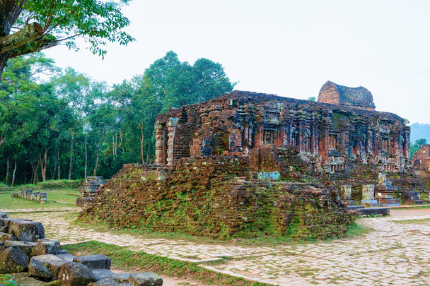 Sanctuaire de mon fils et temples hindous de Hoi An
 - Photo, image