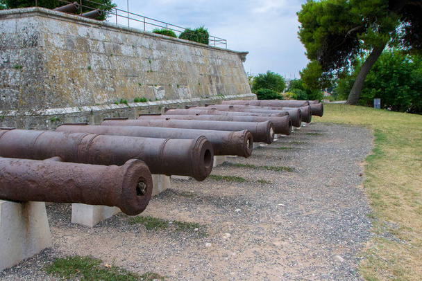 oude kanonnen  - Foto, afbeelding