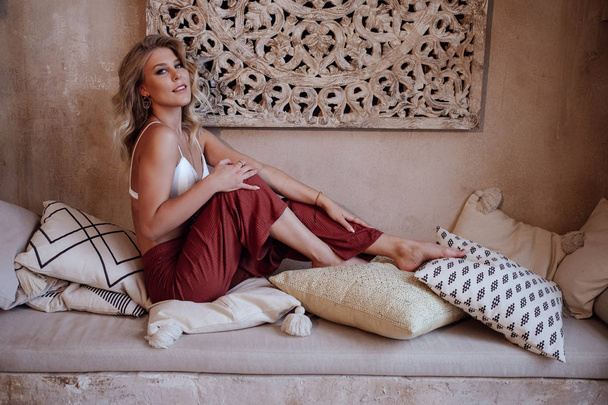 Belle femme sexy cheveux blonds style oriental arabe marocain
 - Photo, image