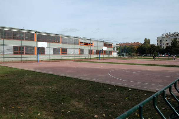Школа в житловому районі Малесніца, Загреб, Хорватія - Фото, зображення