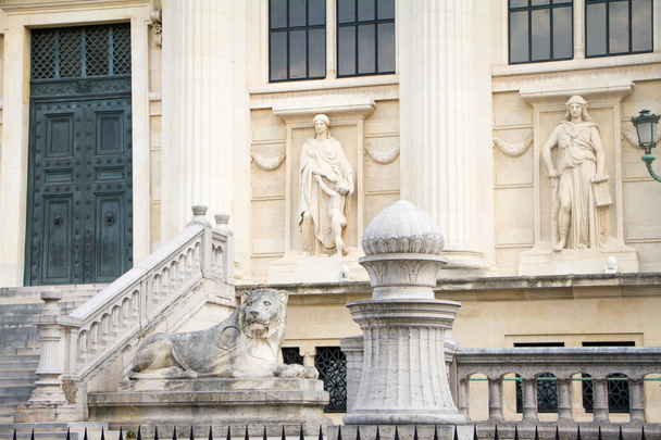 Architectural composition at the main entrance to the Palais de Justice in Paris - Photo, Image