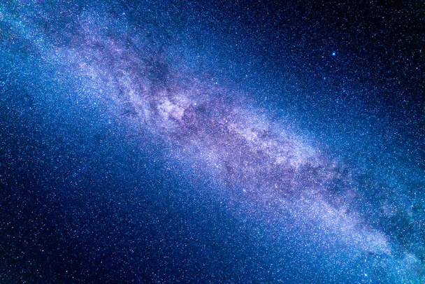 Млечный Путь. Звезды и галактики с видом на ночное небо
. - Фото, изображение