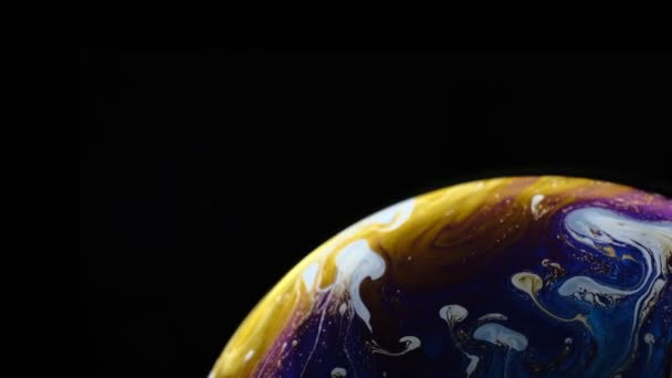 Oberflächenluftblase schließen, Wirkung von Chemikalien, Temperatur und Wasser. Wetter auf der Erde simulieren. - Filmmaterial, Video