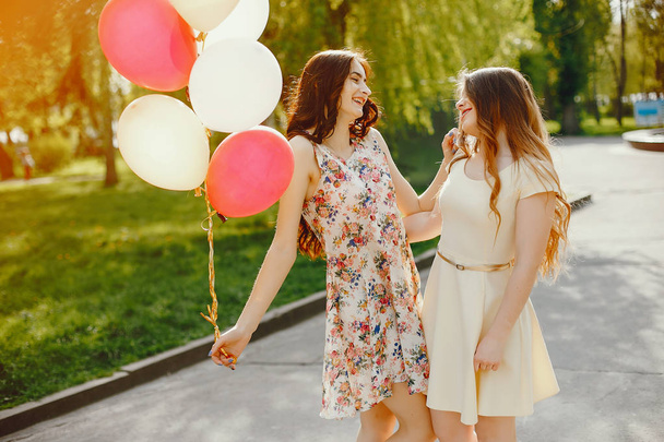 girls with ballons - Foto, Imagem