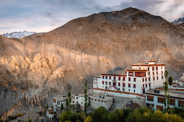 Kilátás a táj Lamayuru kolostor leh, Ladakh, India - Fotó, kép