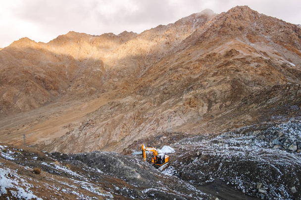 Snow Mountain Vue du district de Leh Ladakh, partie nord de l'Inde
 - Photo, image