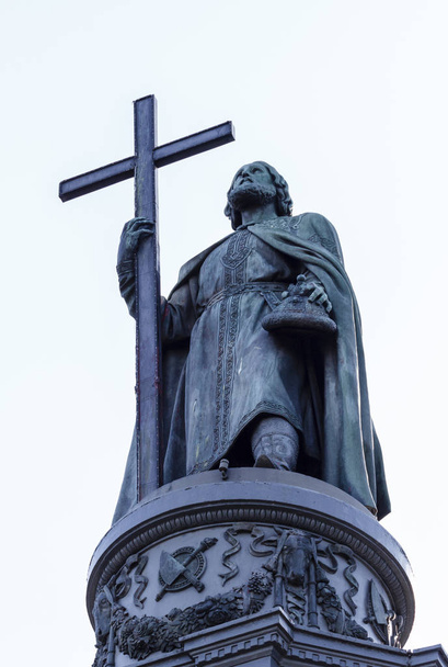 Monumento al príncipe de Kiev Vladimir el Bautista. Kiev. Ucrania
 - Foto, Imagen