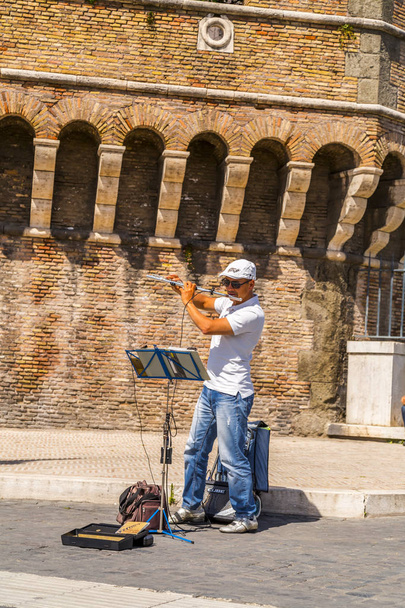 Musician performing a public concert with his flute in Rome - Photo, image
