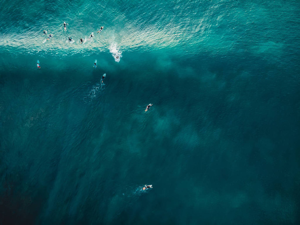 Aerial view with surfers and barrel wave in tropical blue ocean. - Zdjęcie, obraz