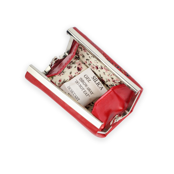 Red opened purse with silica gel - Photo, Image