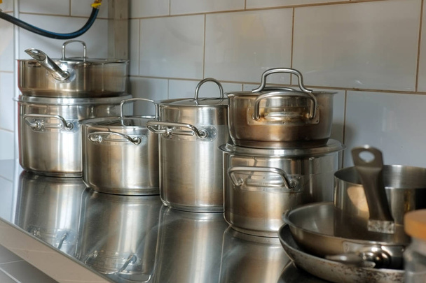 Row of pans - Foto, Bild