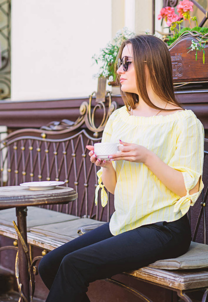 morning coffee. Waiting for date. stylish woman in glasses drink coffee. good morning. Breakfast time. girl relax in cafe. Business lunch. summer fashion beauty. Meeting in cafe. What a great morning - Foto, Imagen
