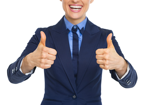 Closeup on smiling business woman showing thumbs up - Fotoğraf, Görsel
