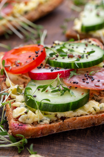 Sandwiches with cream cheese, vegetables and salami. - Fotoğraf, Görsel