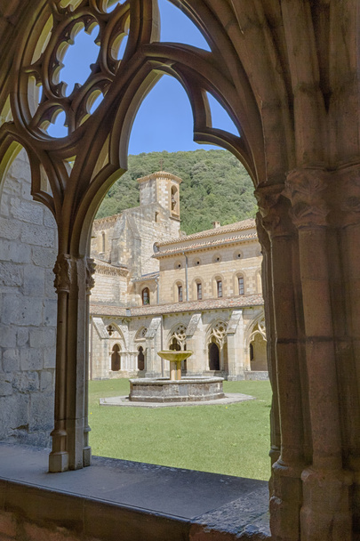 Mosteiro de Irantzu - Claustro
 - Foto, Imagem