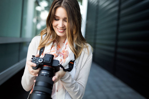 Woman is a professional photographer with dslr camera - Foto, Bild
