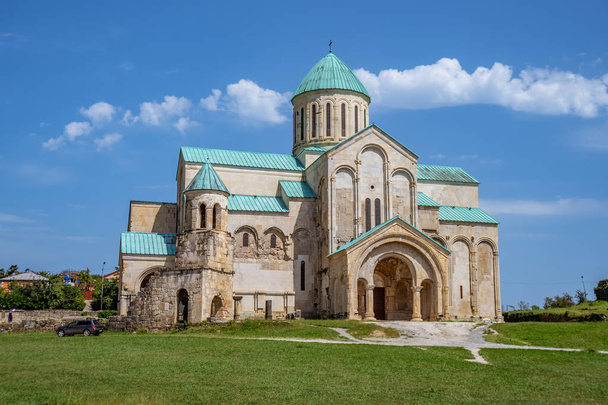 Catedral de Bagrati Iglesia ortodoxa (siglo XI) en la ciudad de Kutaisi
,  - Foto, imagen