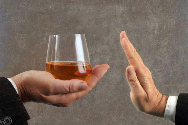 Откажитесь от стакана алкоголя
  - Фото, изображение