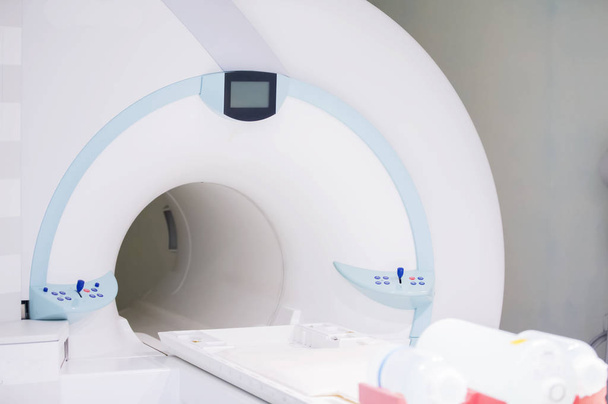 Stroj na MRI pro magnetickou rezonanci v nemocničním radiologii - Fotografie, Obrázek