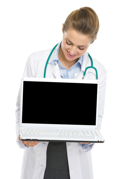 Happy doctor woman looking in laptop blank screen - Fotoğraf, Görsel