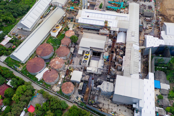 Zpracovatelské továrny na melasu a cukr s emisním kouřem - Fotografie, Obrázek