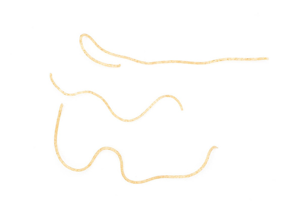 Surové tenké nudle izolované na bílém - Fotografie, Obrázek