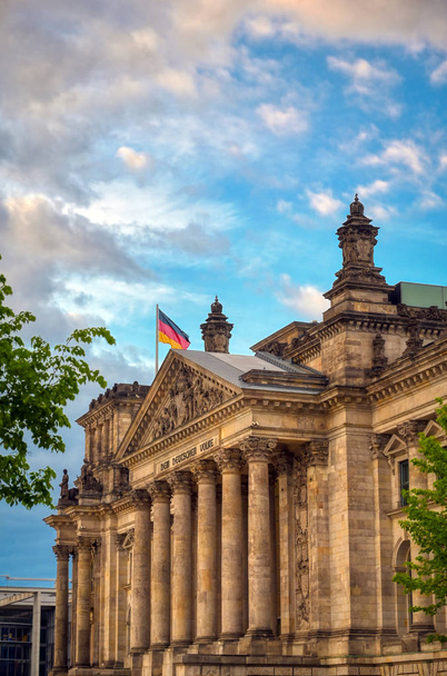 El edificio del Reichstag situado en Berlín, Alemania, que alberga el parlamento alemán, el Bundestag
. - Foto, Imagen