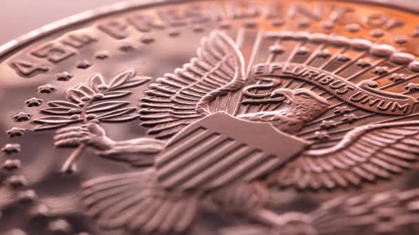 Detailní záběry americké dolarové mince - Záběry, video