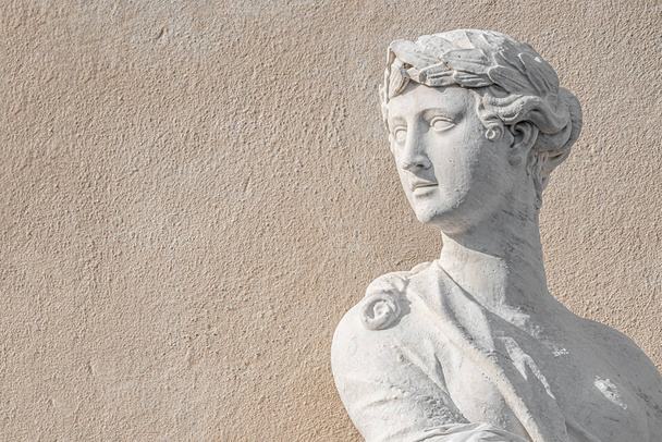 Po antik şehvetli yarı çıplak Rönesans Dönemi kadın heykeli - Fotoğraf, Görsel