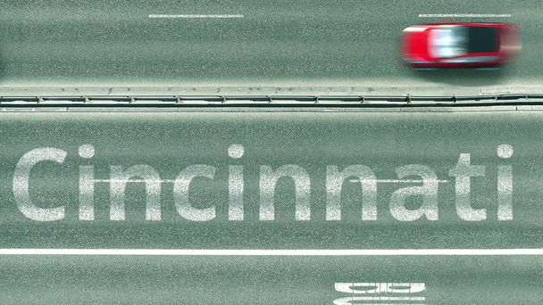 Luftaufnahme der Straße von oben nach unten. Autos verraten Cincinnati-Text. Reise in die Vereinigten Staaten 3D-Darstellung - Foto, Bild