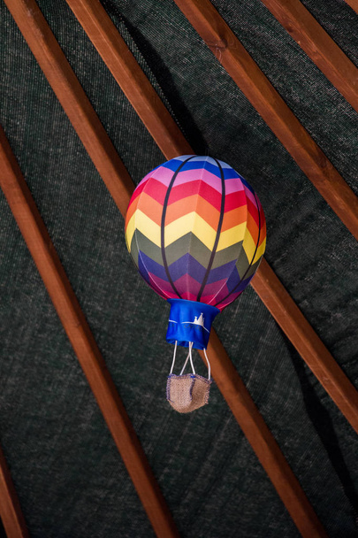 Маленька модель барвиста повітряна куля
 - Фото, зображення