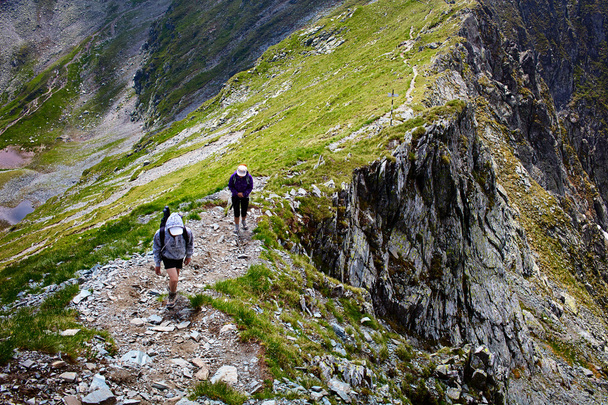 Hikers on mountain - Фото, зображення