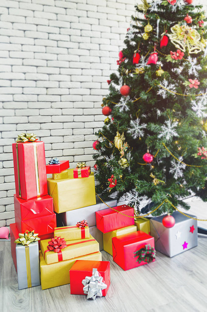 krásný vánoční stromeček s dárky. - Fotografie, Obrázek